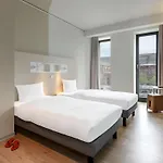 Ibis Budget Center