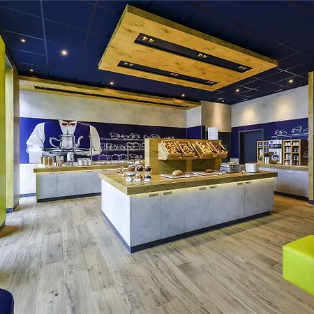 Ibis Budget Center Hotell 2*